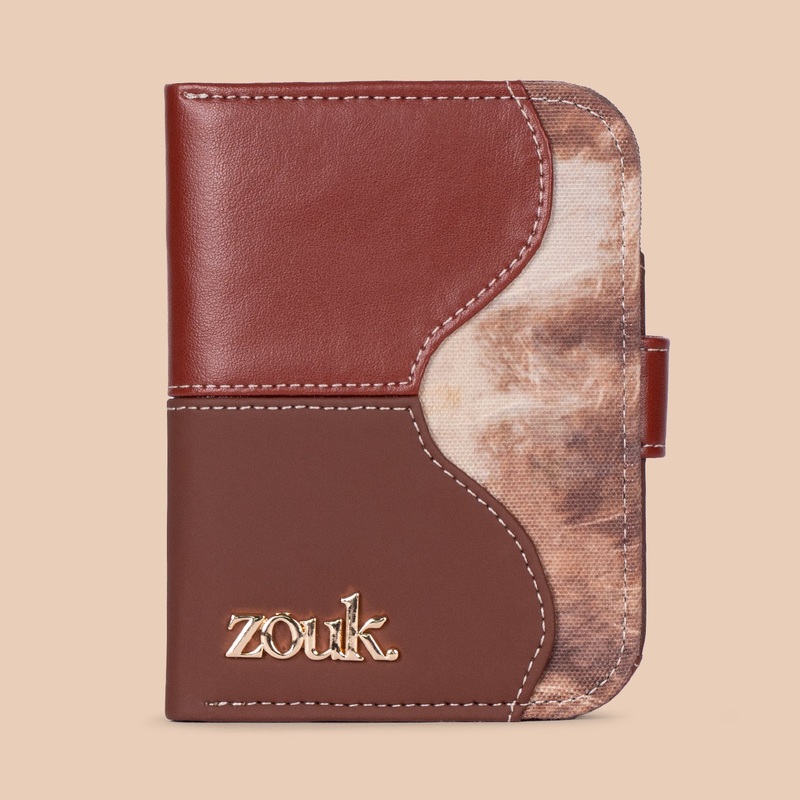 Amica Passport Case – Gir Glades