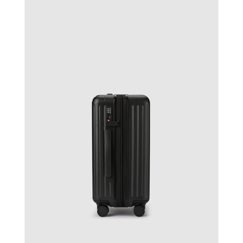 Carry On Expandable Suitcase – Caviar Black