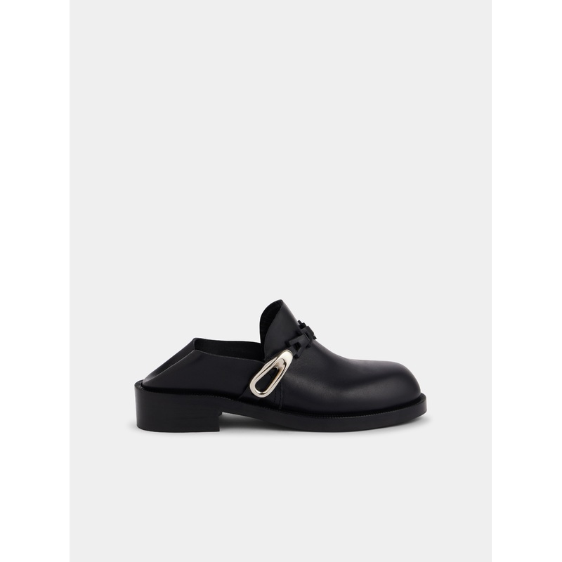 Black mules in smooth leather