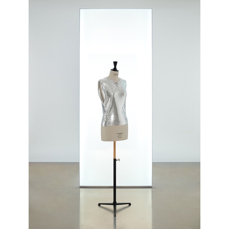 Sleevesless draped iconic mesh top