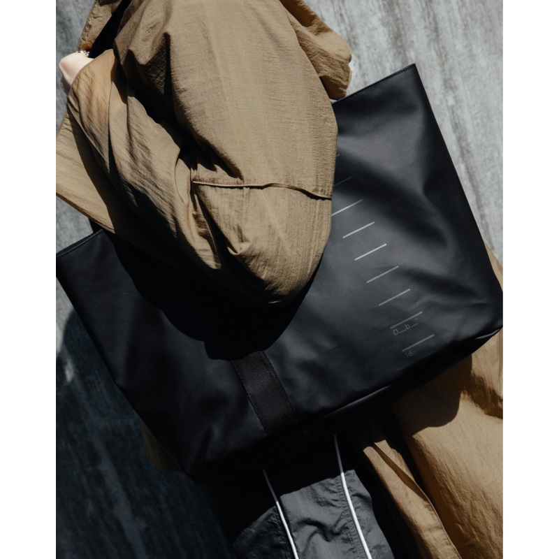 Essential Tote 16L Black Out Black Out