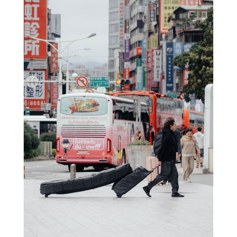 Surf Pro Coffin 7’6 – 3-4 Boards Mid-length Black Out