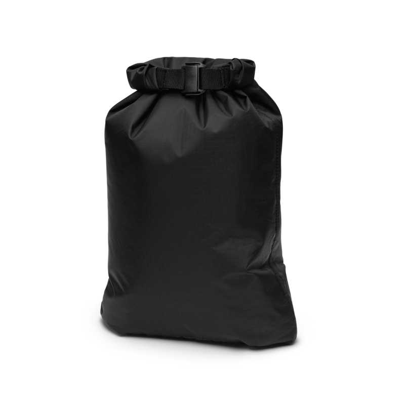Essential Drybag 8L Black Out Black Out