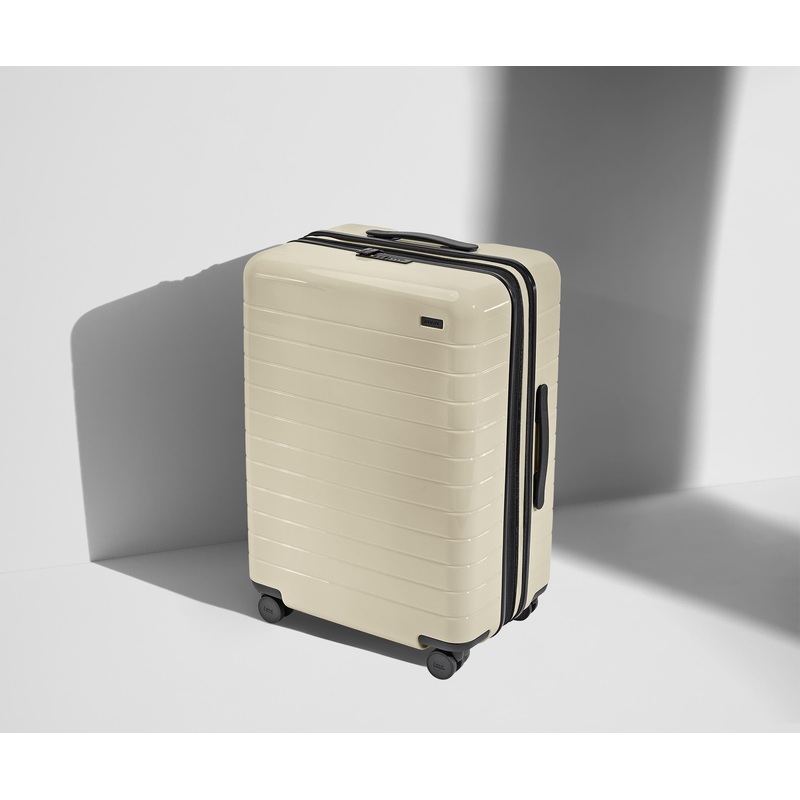 The Medium Flex in Salt White (Gloss) Jet Black