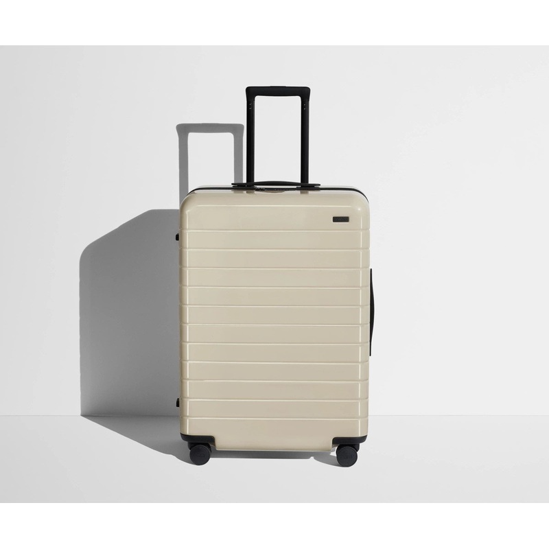 The Medium in Salt White (Gloss) Jet Black