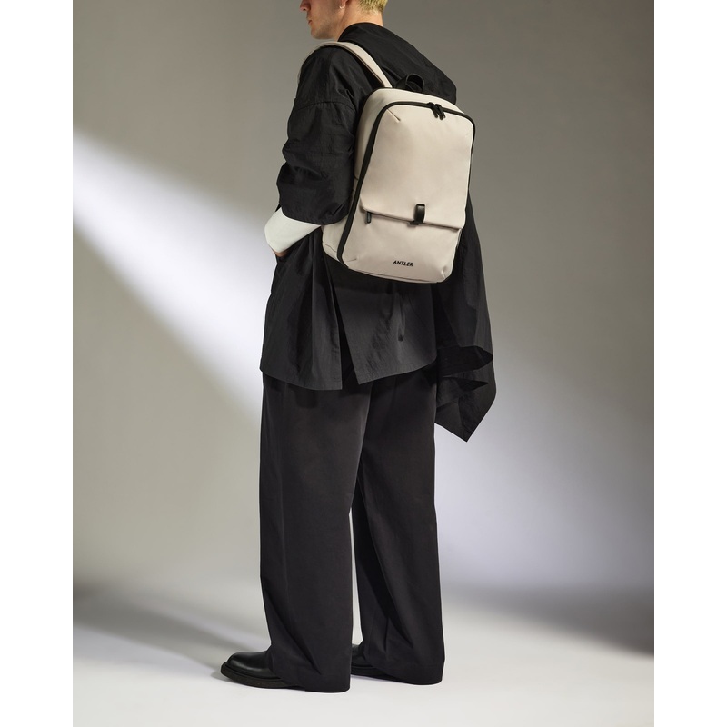 Backpack in Taupe – Urban Light
